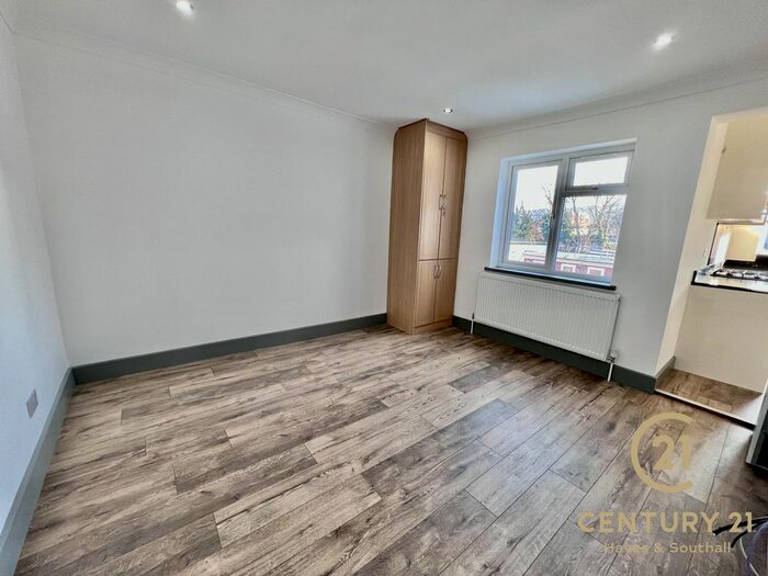 3 Bedroom Maisonette To Rent In Keith Road, Hayes, UB3