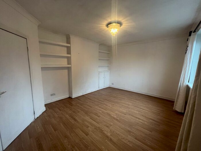 3 Bedroom House To Rent In Tweedsmuir Road, Cardiff, CF24