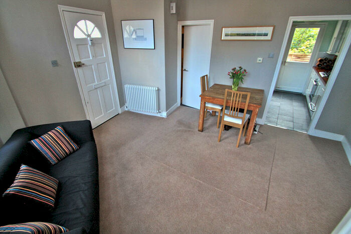 1 Bedroom Flat To Rent In Barclay Road, Bushwood Area, E11