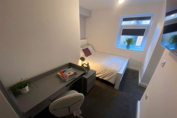 5 Bedroom Apartment To Rent In High Road, Beeston, NG9