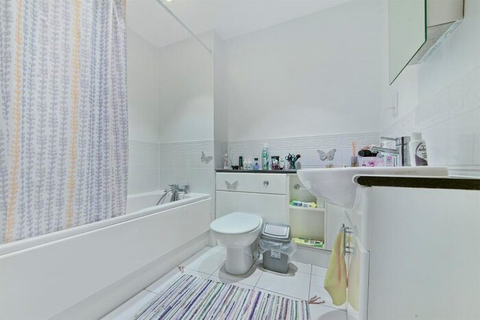 2 Bedroom Flat For Sale In Kendra Hall Road, South Croydon, CR2