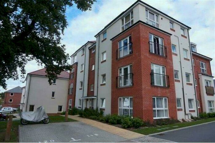 2 Bedroom Flat To Rent In Wilroy Gardens, SO16