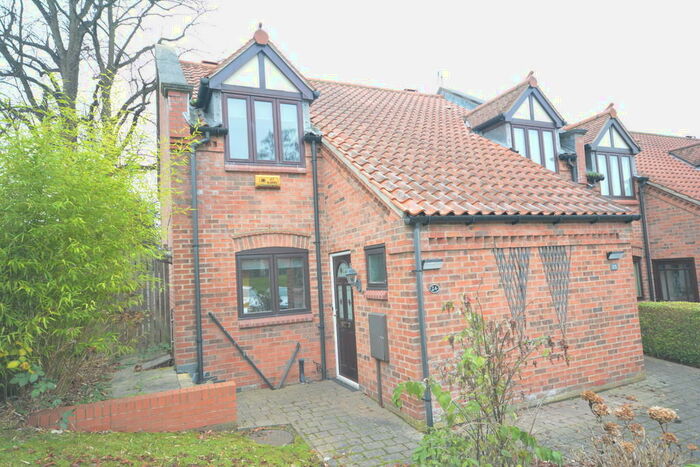 2 Bedroom End Of Terrace House To Rent In Old Lodge Drive, Sherwood, Nottingham, NG5