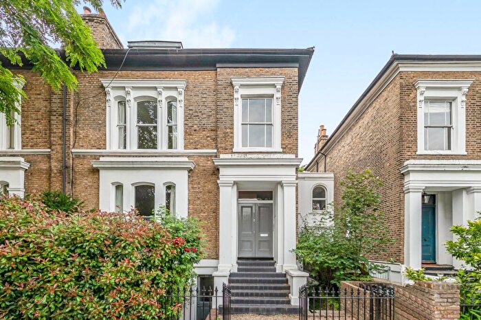 2 Bedroom Flat For Sale In St Johns Grove, Upper Holloway, N19