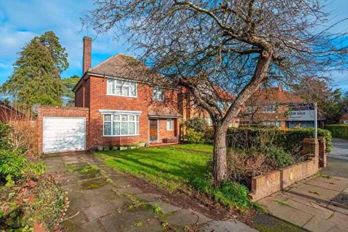 3 Bedroom Detached House For Sale In Roxford Close, Shepperton, TW17