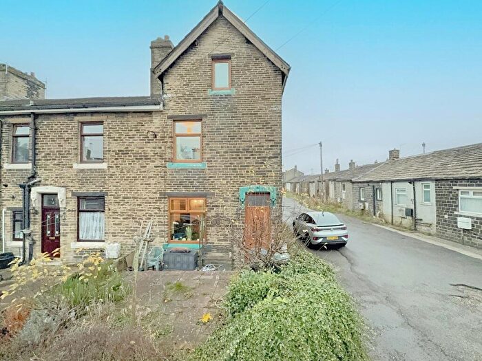3 Bedroom Terraced House For Sale In Albert Street, Wibsey, Bradford, BD6