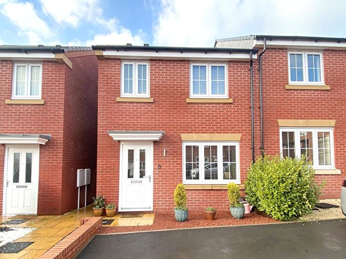 3 Bedroom Semi Detached House For Sale In John Jaundrell Close, Priorslee, Telford, Shropshire, TF2