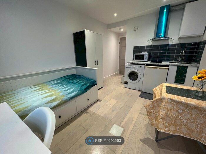 Studio To Rent In Rosebank Way, London, W3