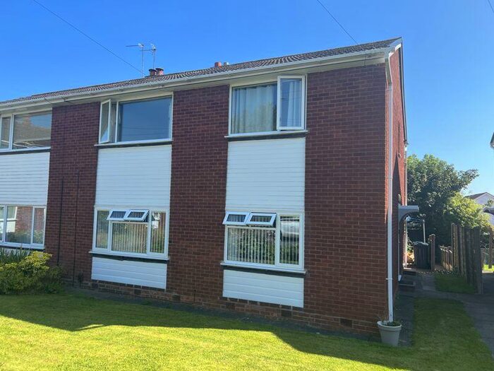 2 Bedroom Maisonette To Rent In Wychelm Farm Road, Birmingham, B14