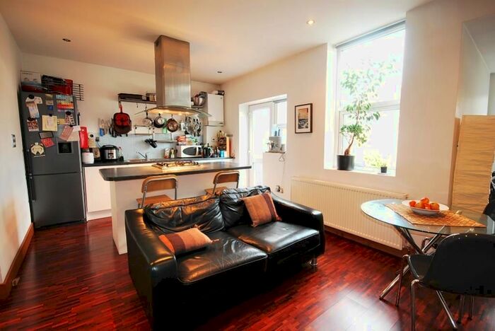 2 Bedroom Flat To Rent In Mowbray Street, Heaton, Newcastle Upon Tyne NE6