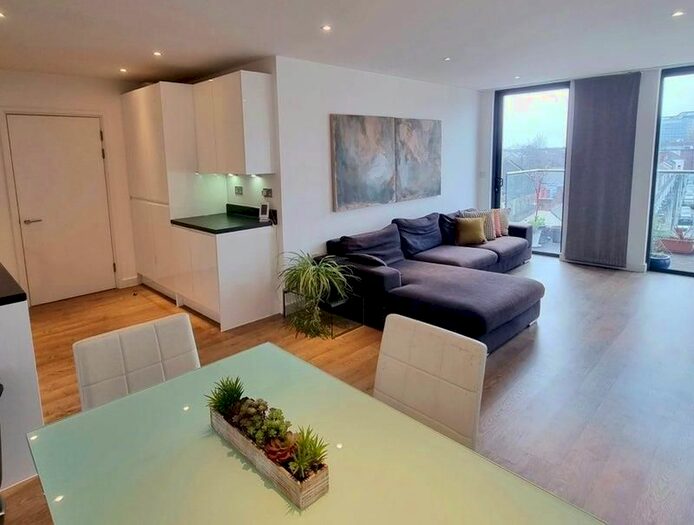 2 Bedroom Flat To Rent In Baltic Avenue, Brentford, TW8