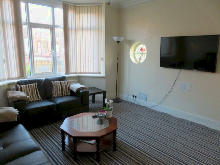 4 Bedroom Detached House To Rent In Loughborough Road, Nottingham, NG2