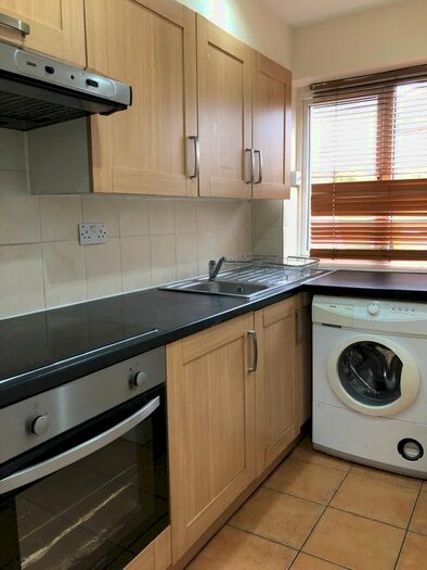 3 Bedroom Flat To Rent In High Road, London, NW10