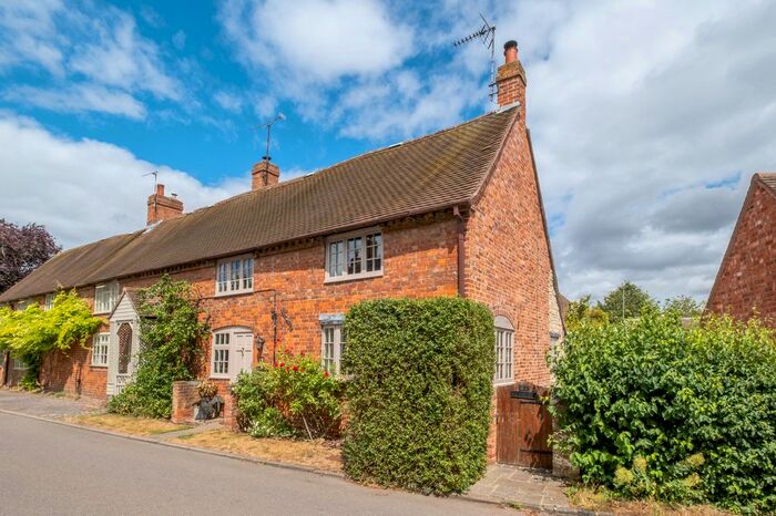 3 Bedroom Cottage For Sale In Village Farm, Ladbroke, CV47