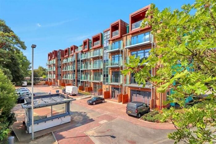 2 Bedroom Flat For Sale In Brindley Place, Uxbridge, UB8