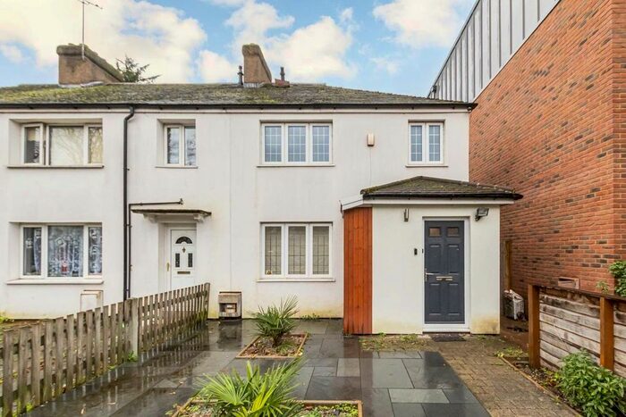 3 Bedroom Property To Rent In South Ealing Road, London, W5