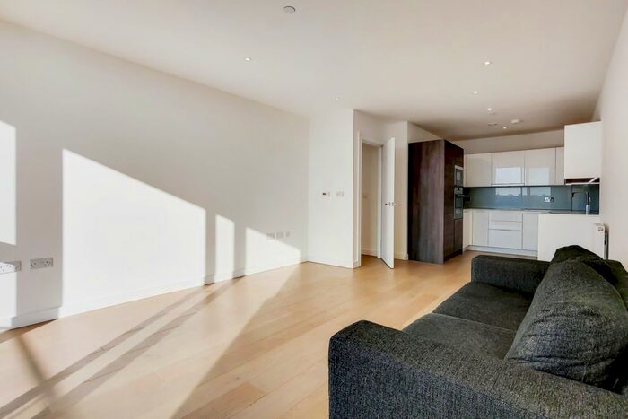 2 Bedroom Flat To Rent In River Gardens Walk, London, SE10