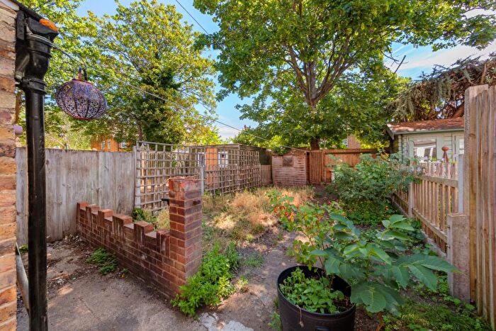 3 Bedroom Semi-Detached House For Sale In Admiral Street Greenwich, SE8