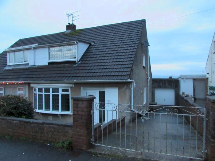 3 Bedroom Bungalow To Rent In Chantal Avenue, Pen-Y-Fai, Bridgend CF31