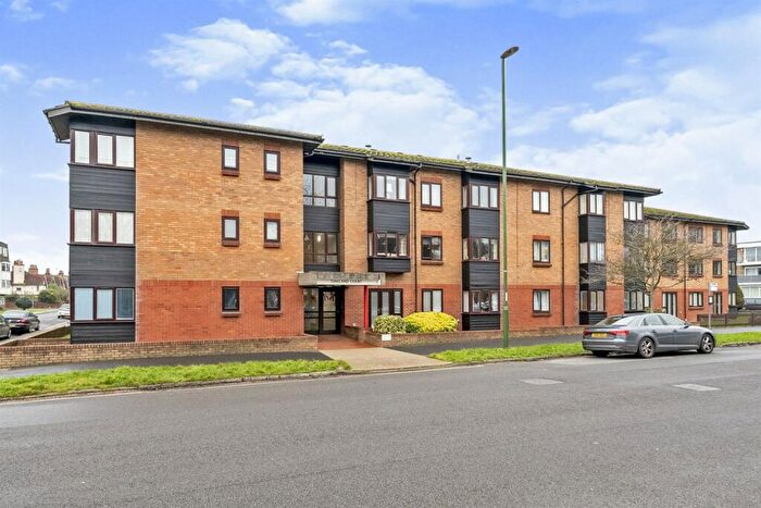 1 Bedroom Retirement Property To Rent In Oakland Court, Fitzalan Road, Littlehampton, BN17