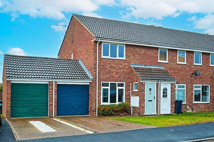 2 Bedroom End Of Terrace House To Rent In Greengage Rise, SG8