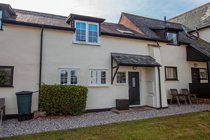 3 Bedroom Barn Conversion For Sale In Drupe Farm Court, Colaton Raleigh, EX10