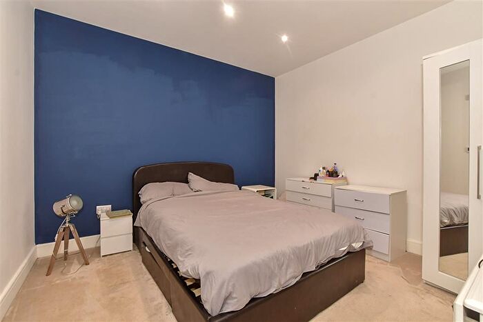 1 Bedroom Flat For Sale In North Street, Horsham, West Sussex, RH12