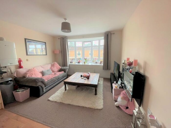 2 Bedroom Flat To Rent In High Street, Stonehouse, GL10