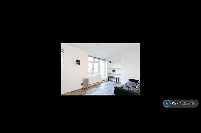 1 Bedroom Terraced House To Rent In Donovan House, London, E1