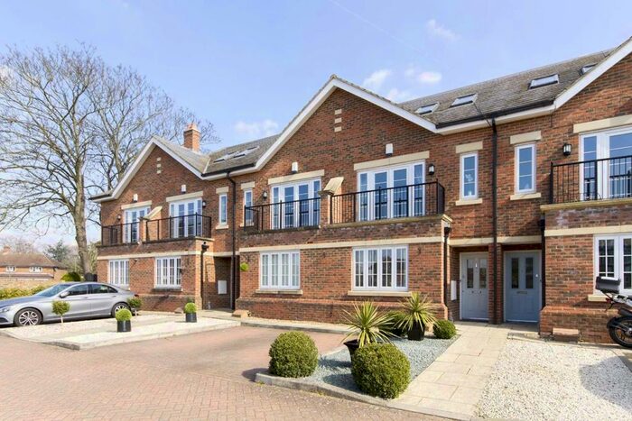 4 Bedroom Property To Rent In Green Street, Sunbury-On-Thames, TW16