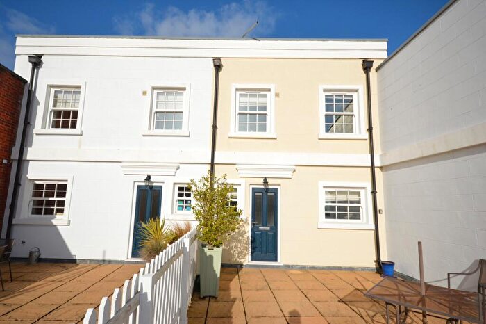 2 Bedroom Maisonette To Rent In High Street, Lymington, Hampshire, SO41