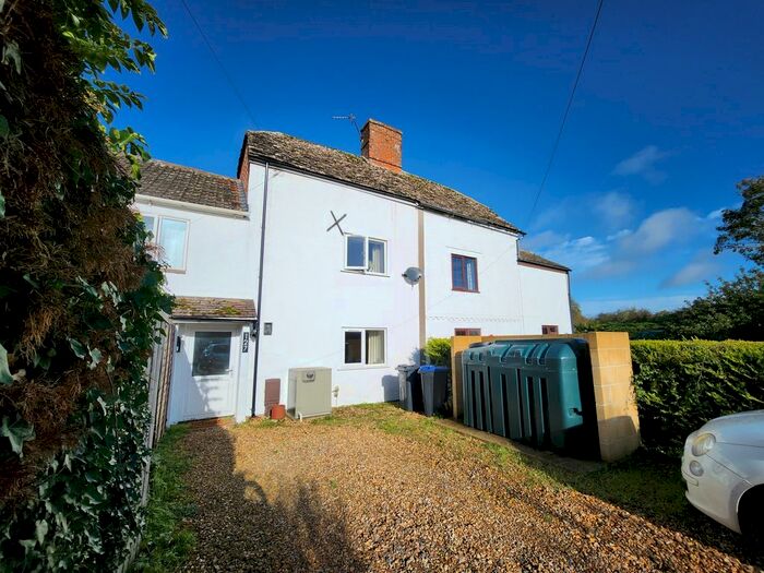 3 Bedroom Cottage To Rent In Yarnbrook Road, West Ashton, BA14