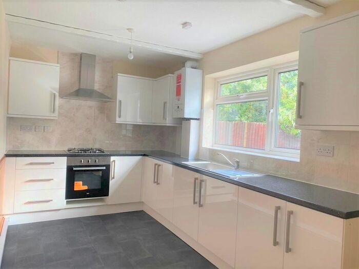 3 Bedroom Semi-Detached House To Rent In Crescent Way, London, N12