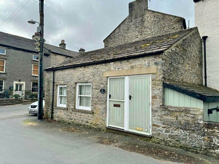 1 Bedroom Cottage For Sale In East Witton Road, Middleham, Leyburn, DL8