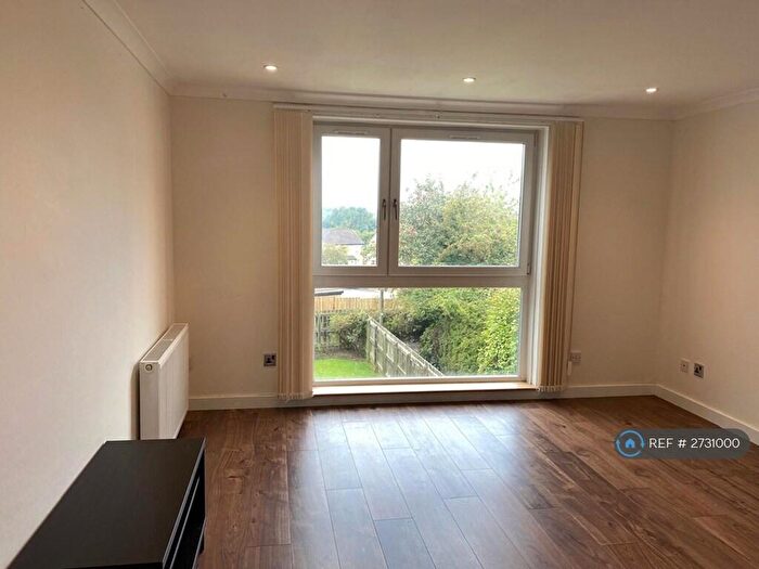 3 Bedroom Flat To Rent In Craigmount Hill, Edinburgh, EH4