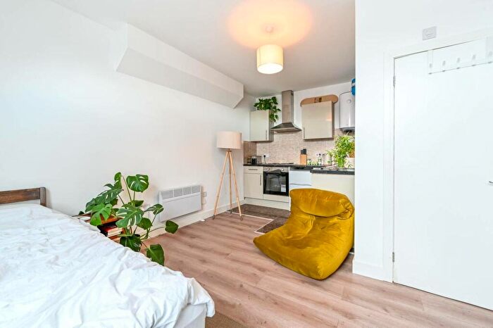 Studio To Rent In Morning Lane, Hackney, London, E9