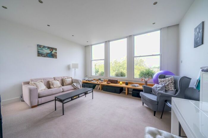 2 Bedroom Flat To Rent In Holland Park, London, W11