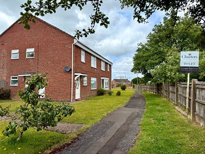2 Bedroom Maisonette To Rent In Glebe Court, Botley, Southampton, SO30
