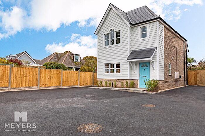 3 Bedroom Detached House For Sale In Blandford Road, Hamworthy, Poole, BH15