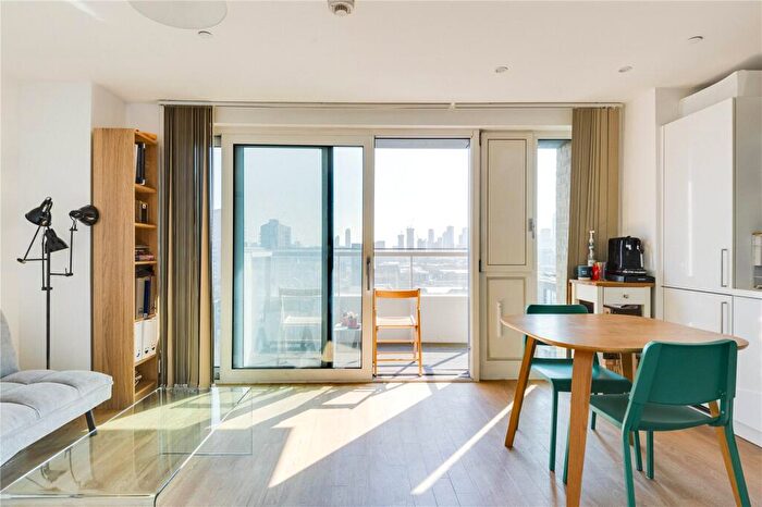 Apartment To Rent In Marner Point, Jefferson Plaza, Bromley-By-Bow, London, E3