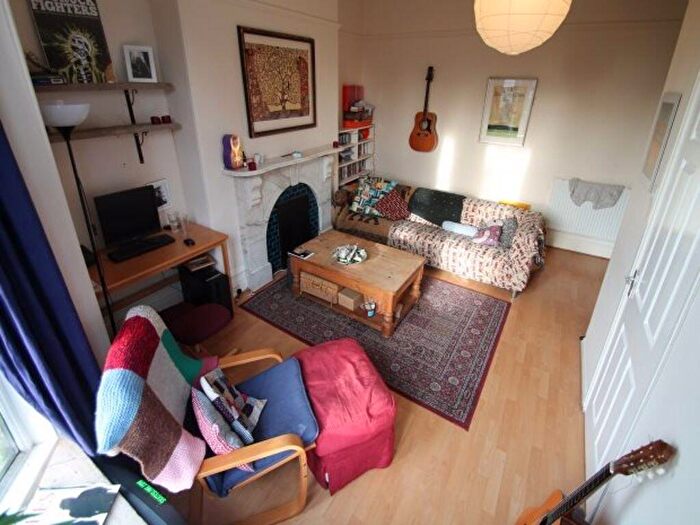 1 Bedroom Flat To Rent In Regent Park Terrace, Leeds, LS6