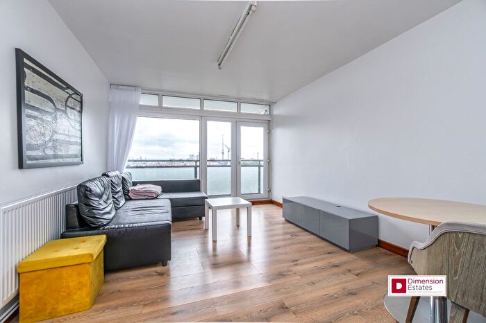 2 Bedroom Flat To Rent In Rowstock Gardens, London, N7