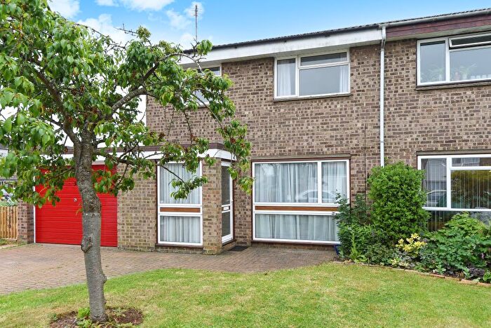 3 Bedroom Semi-Detached House To Rent In Glory Farm, Bicester, OX26