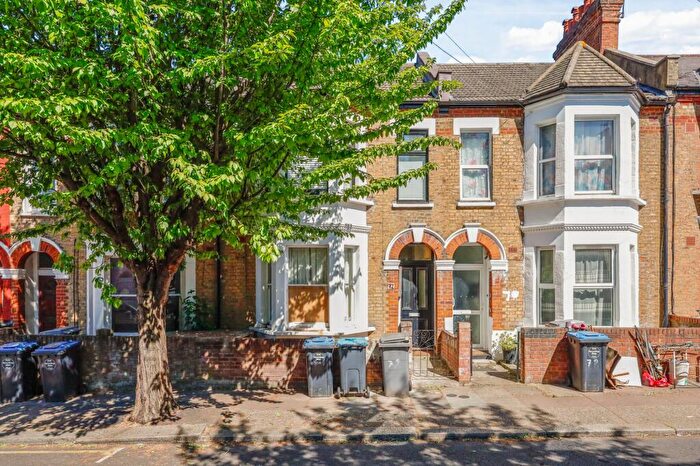 2 Bedroom Flat For Sale In Burns Road, London, NW10