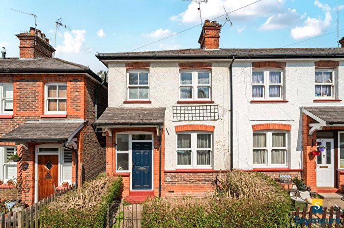 3 Bedroom End Of Terrace House For Sale In Cline Road, Guildford, Surrey, GU1