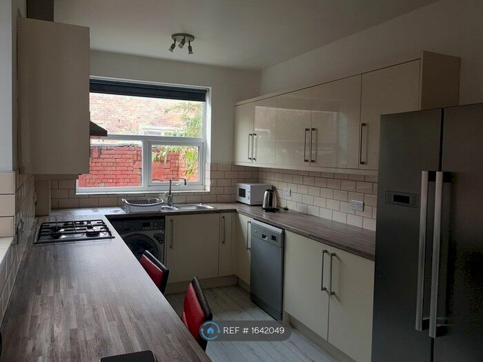 4 Bedroom Terraced House To Rent In Ruskin Avenue, Manchester, M14