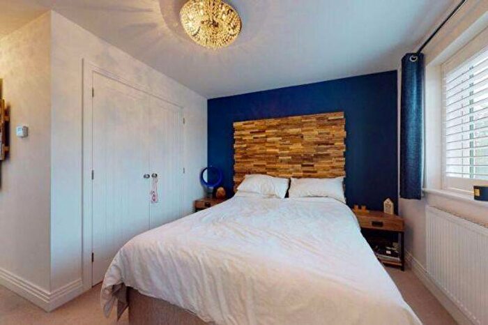 4 Bedroom Semi-Detached House To Rent In Longacres Way, Chichester, PO20