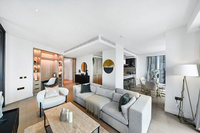 3 Bedroom Flat To Rent In River Park Tower, London, SW8