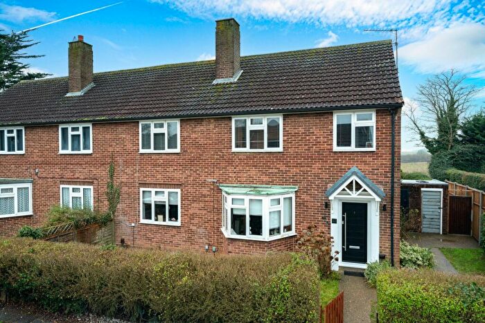 2 Bedroom Flat For Sale In Tassell Hall, Redbourn, AL3