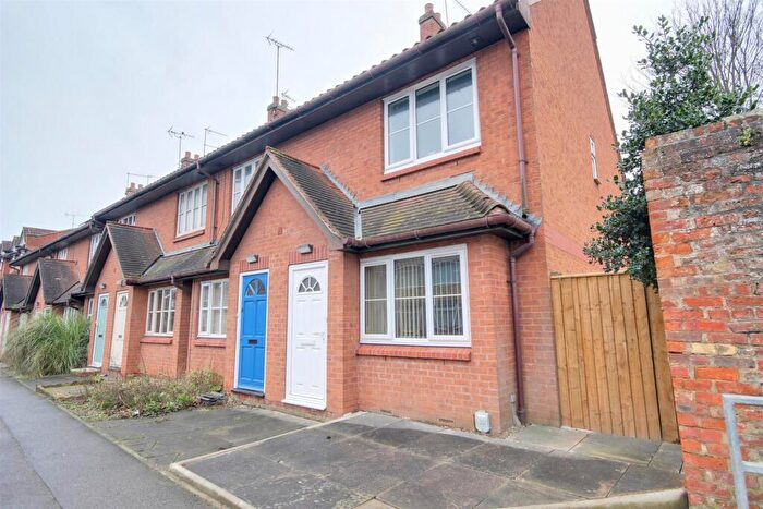 2 Bedroom Terraced House For Sale In Wylies Road, Beverley, HU17